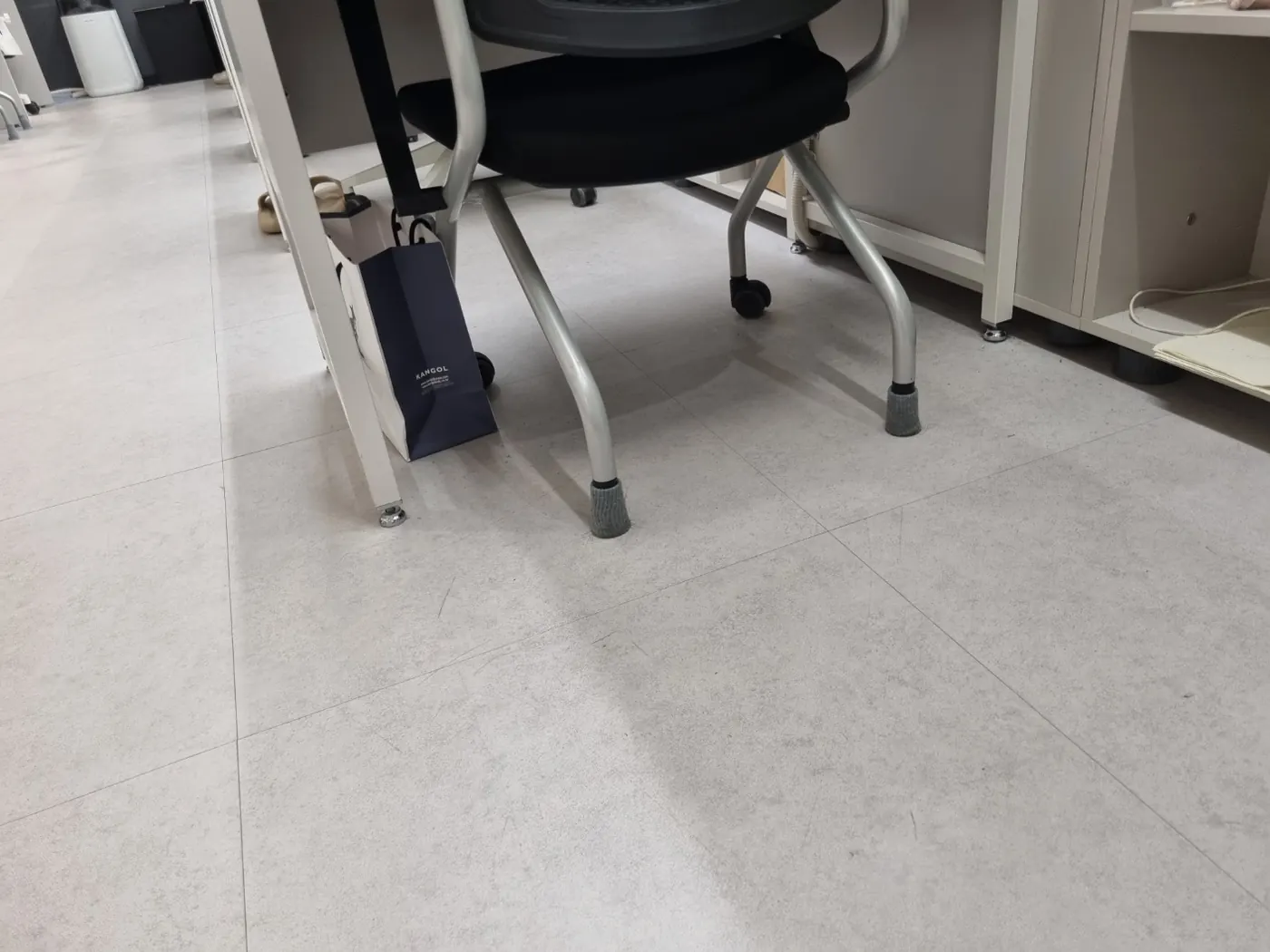 당인동 학원청소 시공 현장 — 바닥 마감 상태