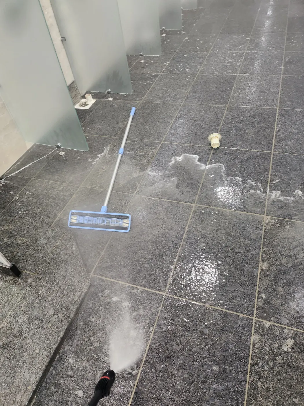 바닥 세정 — 강남구 목욕탕청소 현장