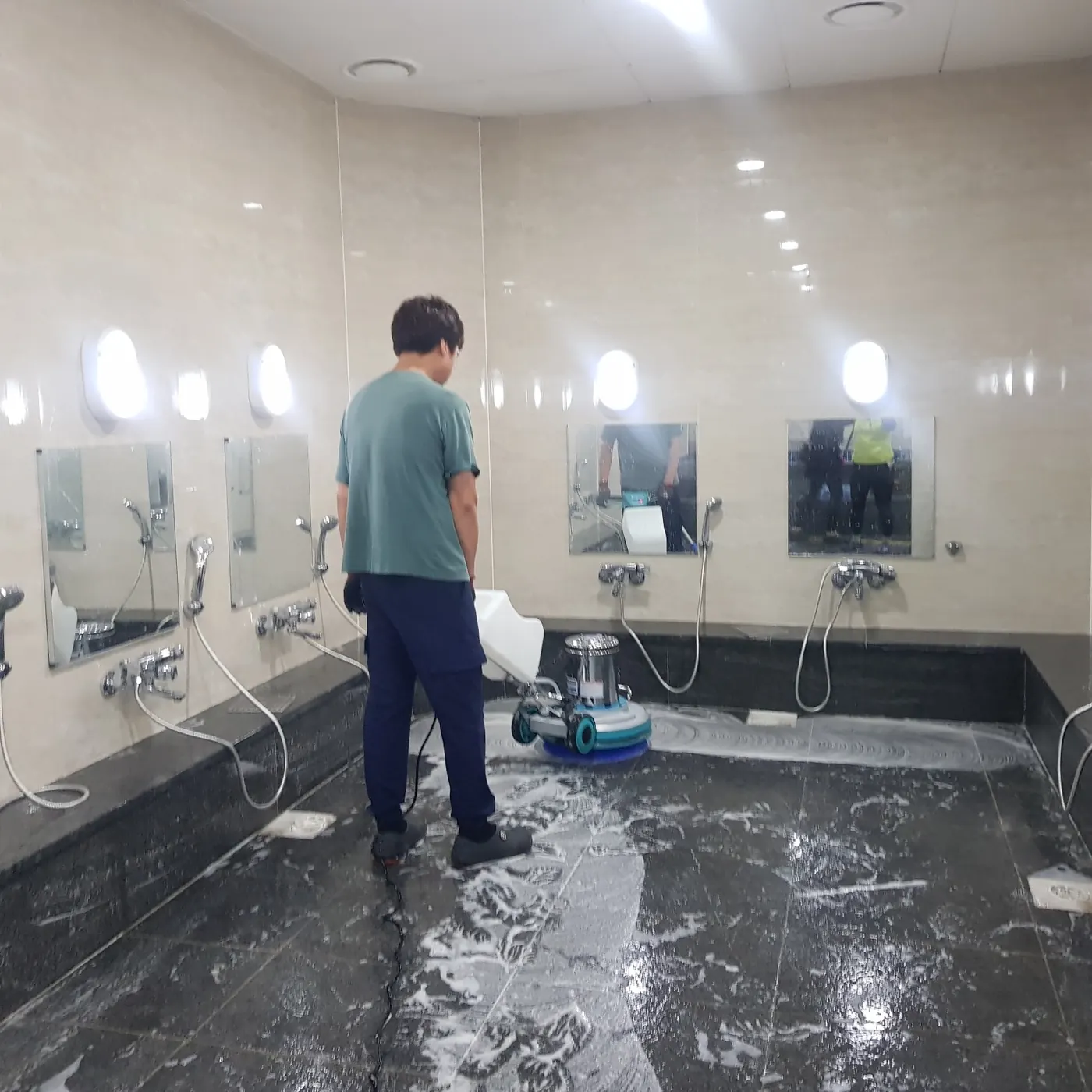고압 세척 — 동대문구 목욕탕청소 현장