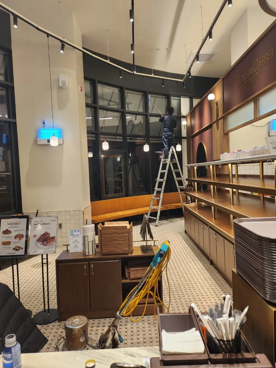 기계 세정 작업 — 양천구 카페청소 현장