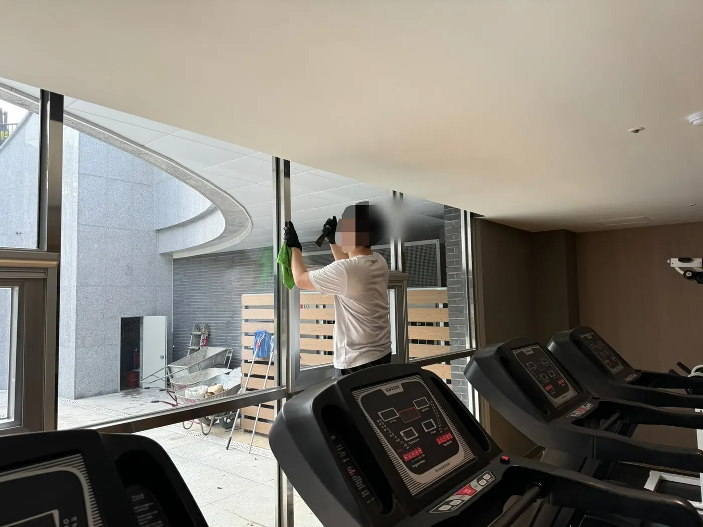 세정 진행 — 광진구 헬스장청소 현장