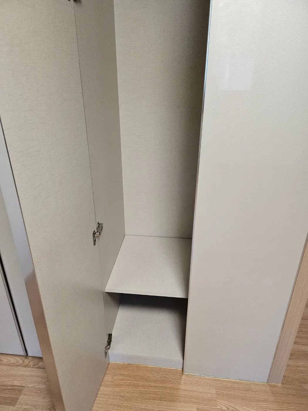 붙박이장 내부 — 노량진동 입주청소 현장