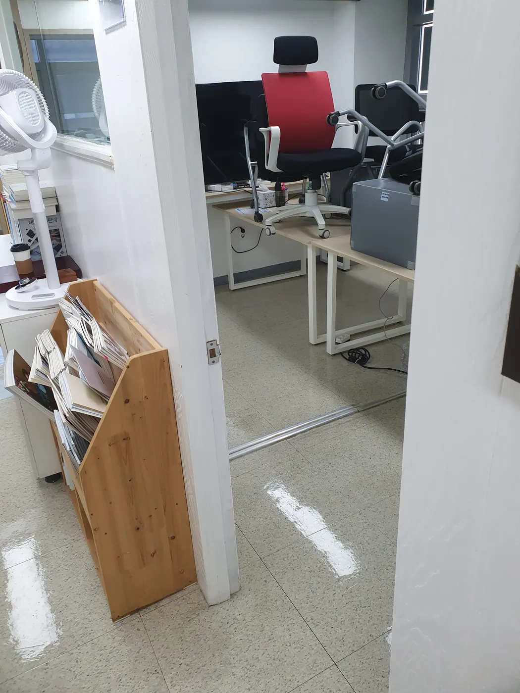 노원구 사무실청소 시공 현장 — 복도 바닥 마감