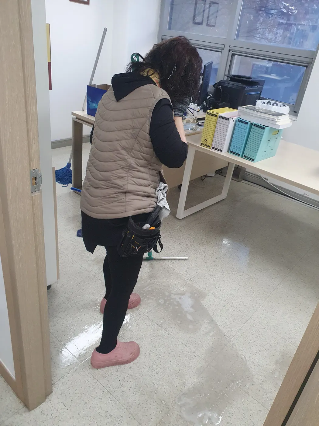 바닥 물걸레 마감 — 노원구 사무실청소 현장