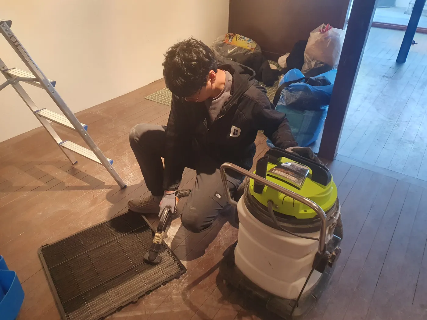 세정 진행 — 공항동 식당청소 현장