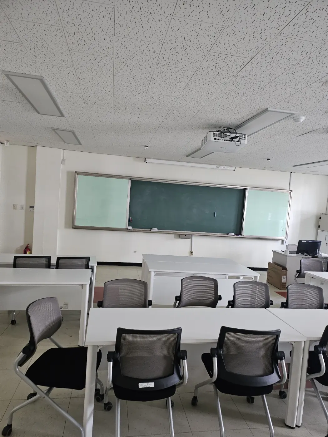 구수동 학교청소 시공 현장 — 교실 마감