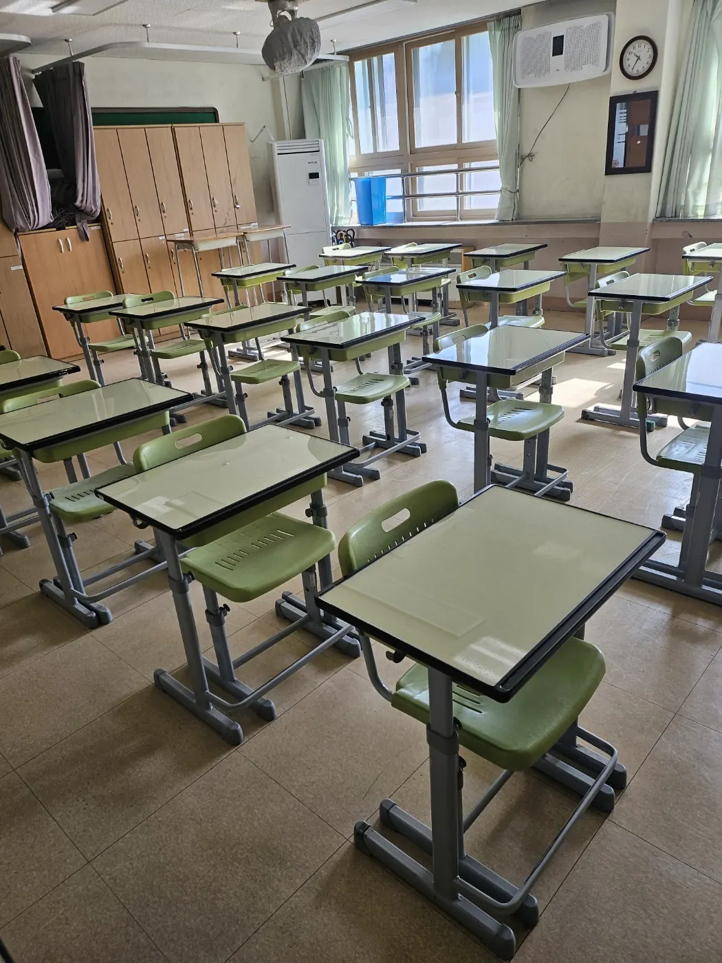 구로구 학교청소 시공 현장 — 교실 정리