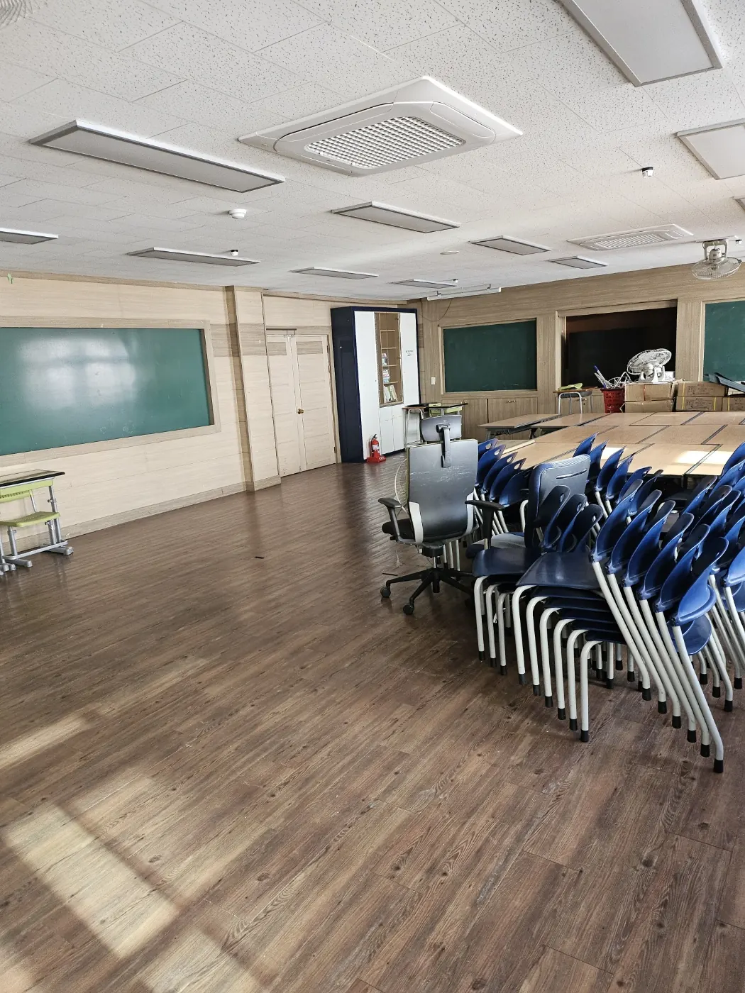 서교동 학교청소 시공 현장 — 교실 정리