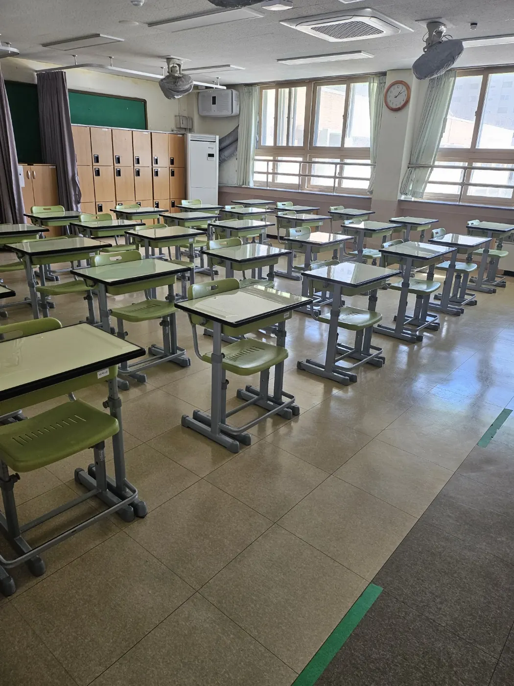 강북구 학교청소 시공 현장 — 교실 정리