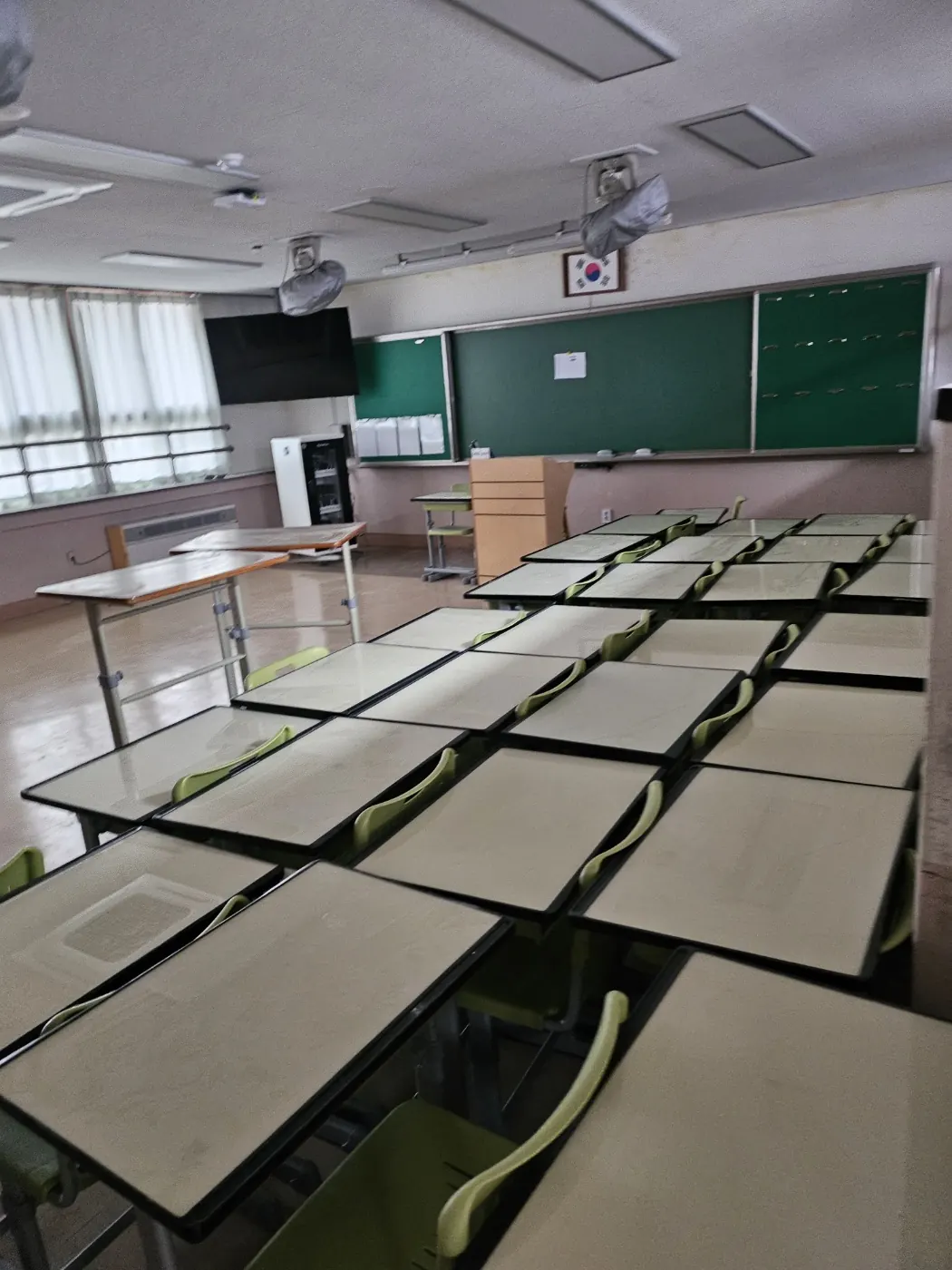 이문동 학교청소 시공 현장 — 교실 정리