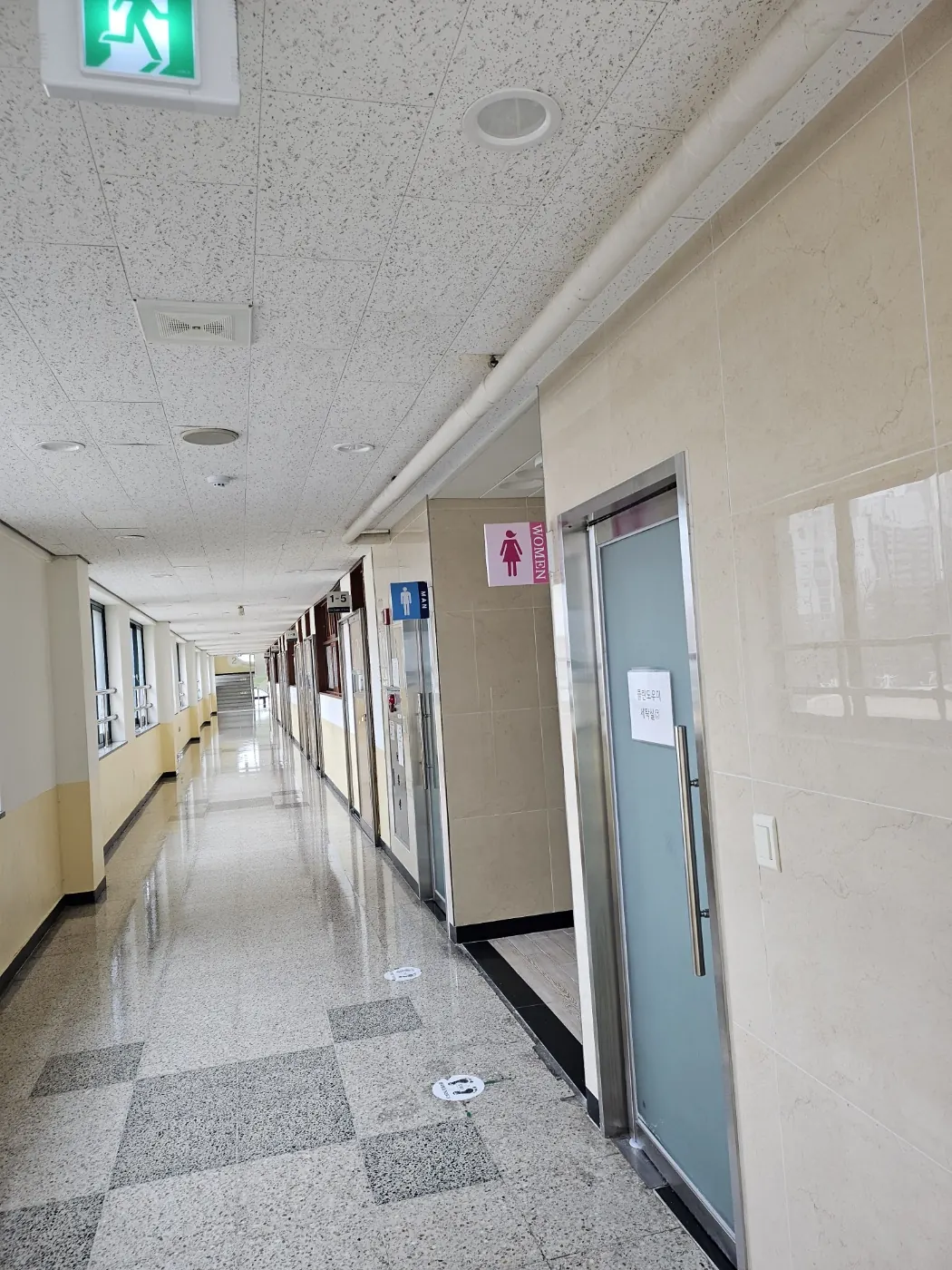 당인동 학교청소 시공 현장 — 통로 정리