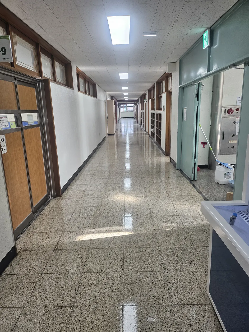 관악구 학교청소 시공 현장 — 복도 관리