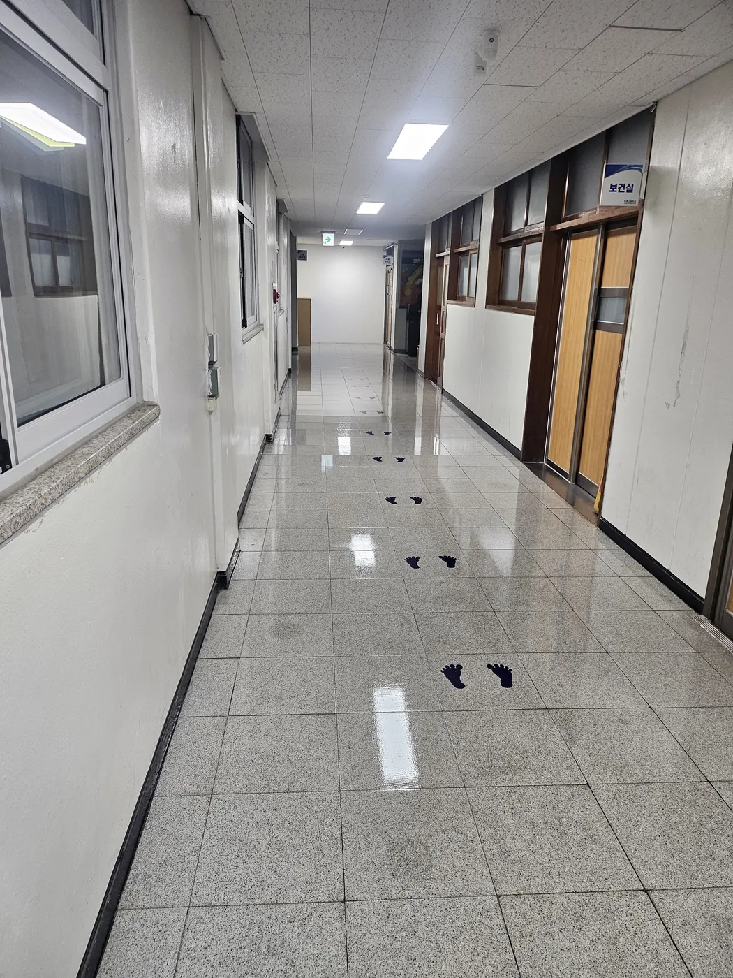 신촌동 학교청소 시공 현장 — 복도 관리