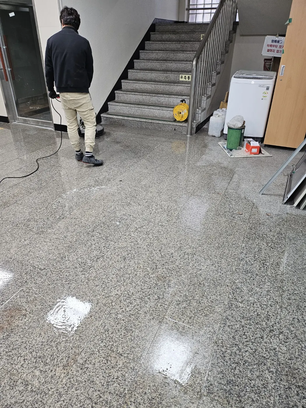 바닥 기계 세정 — 은평구 학교청소 현장