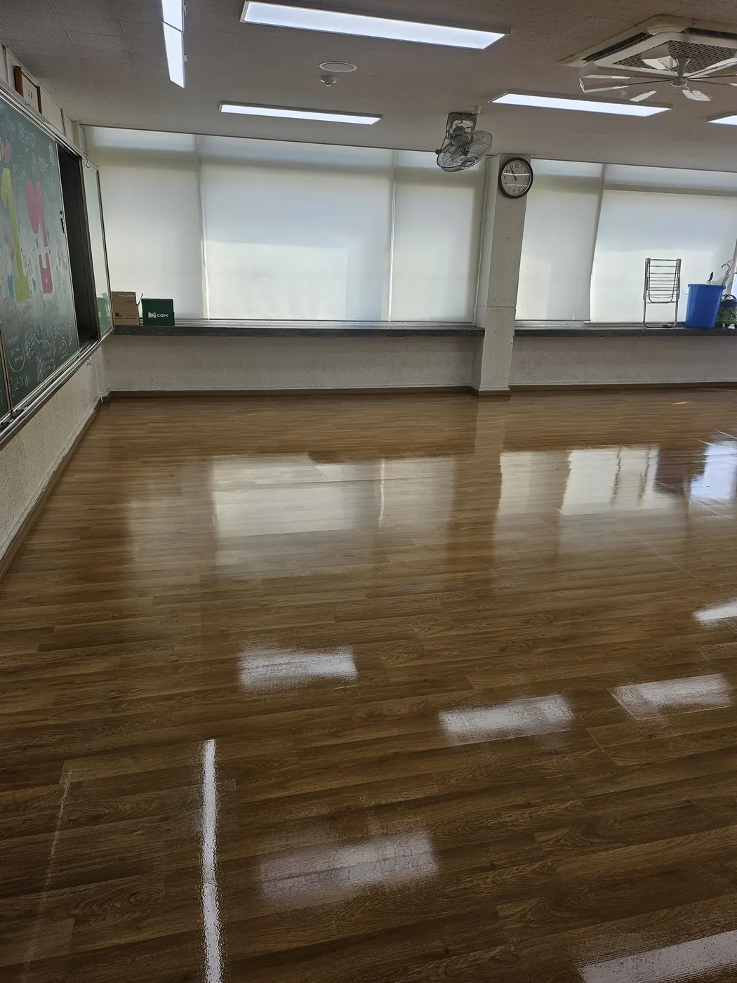 바닥 기계 세정 — 광진구 학교청소 현장