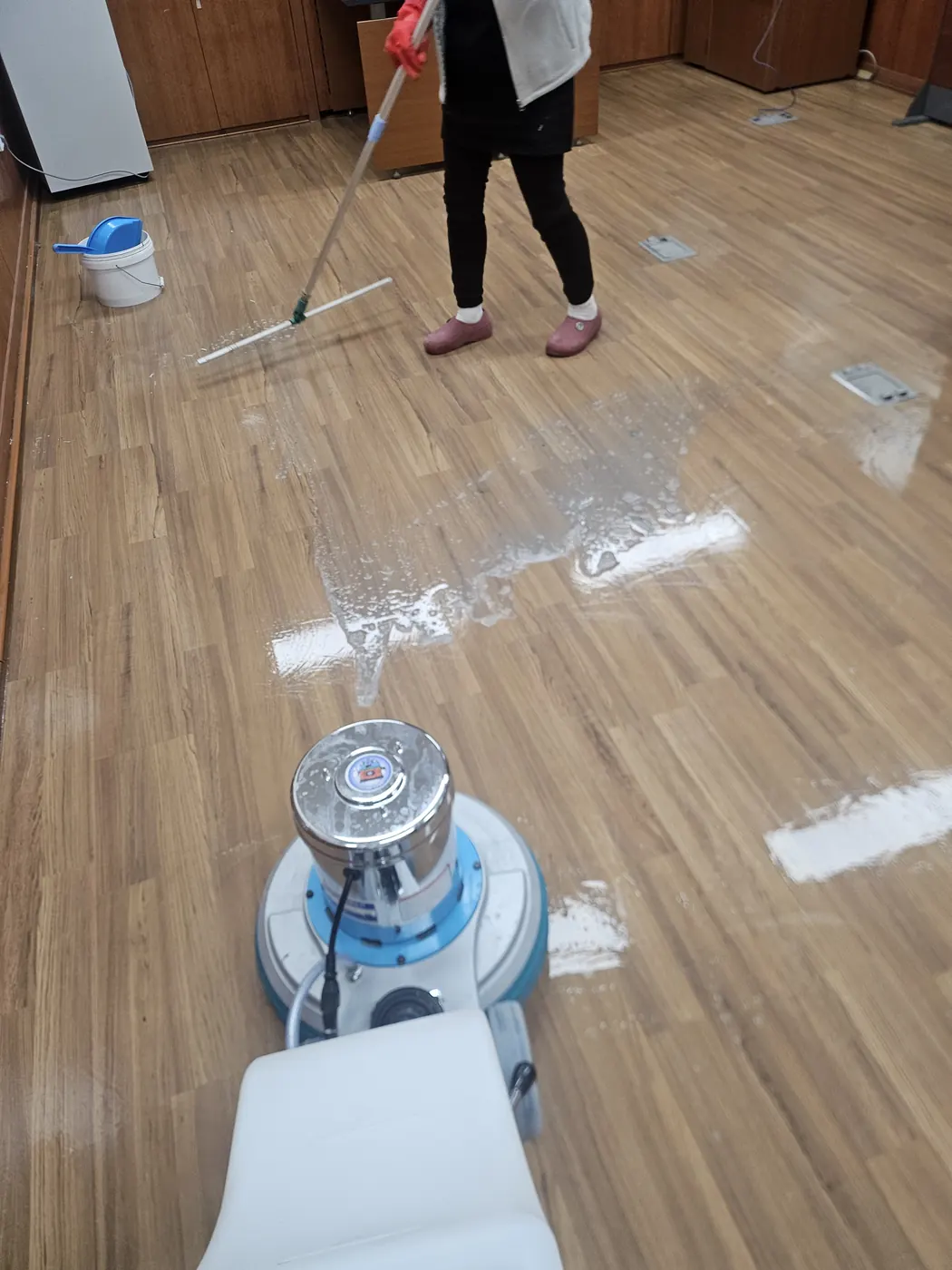 바닥 기계 세정 — 금천구 학교청소 현장