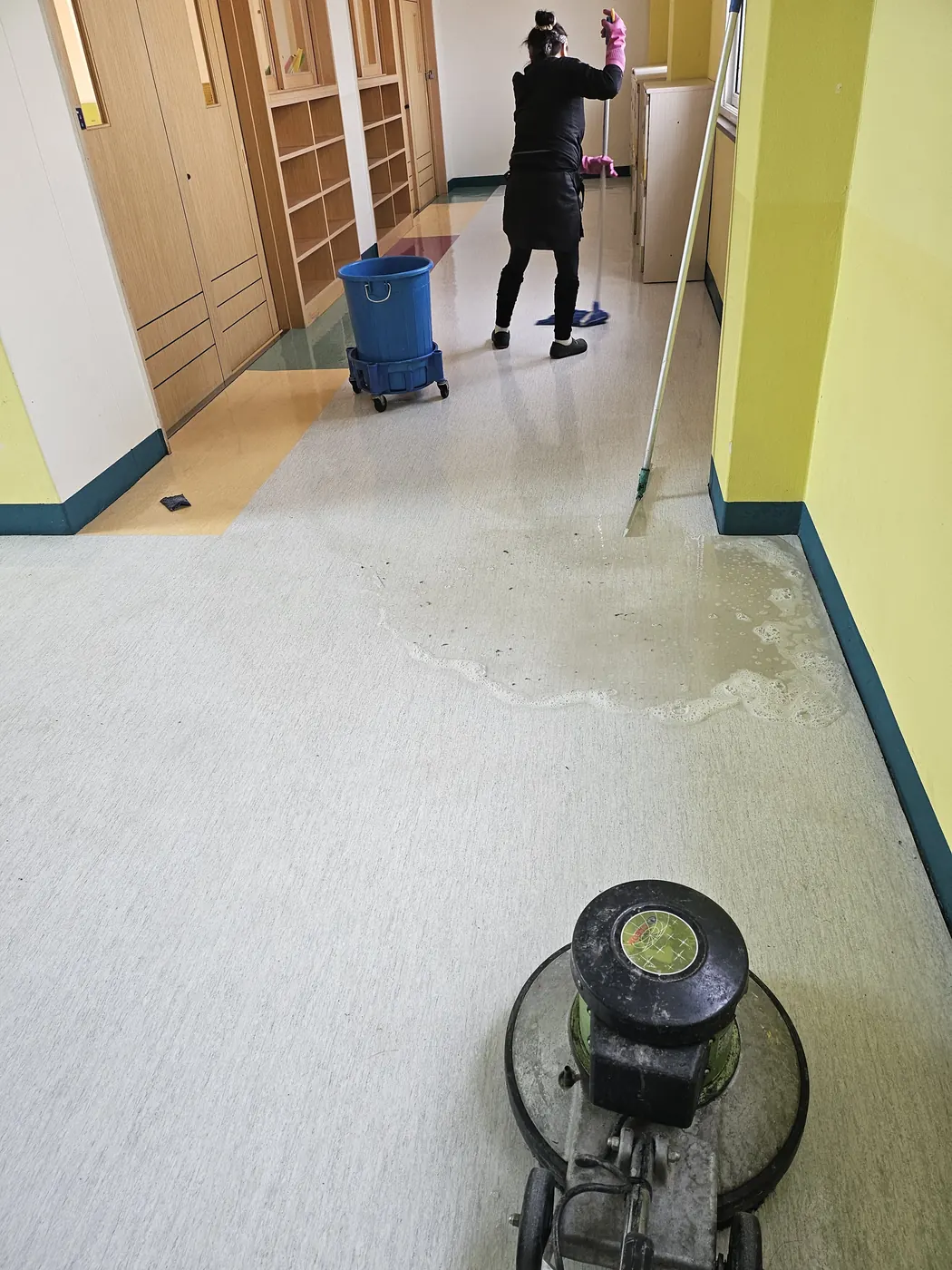 바닥 기계 세정 — 구로구 학교청소 현장