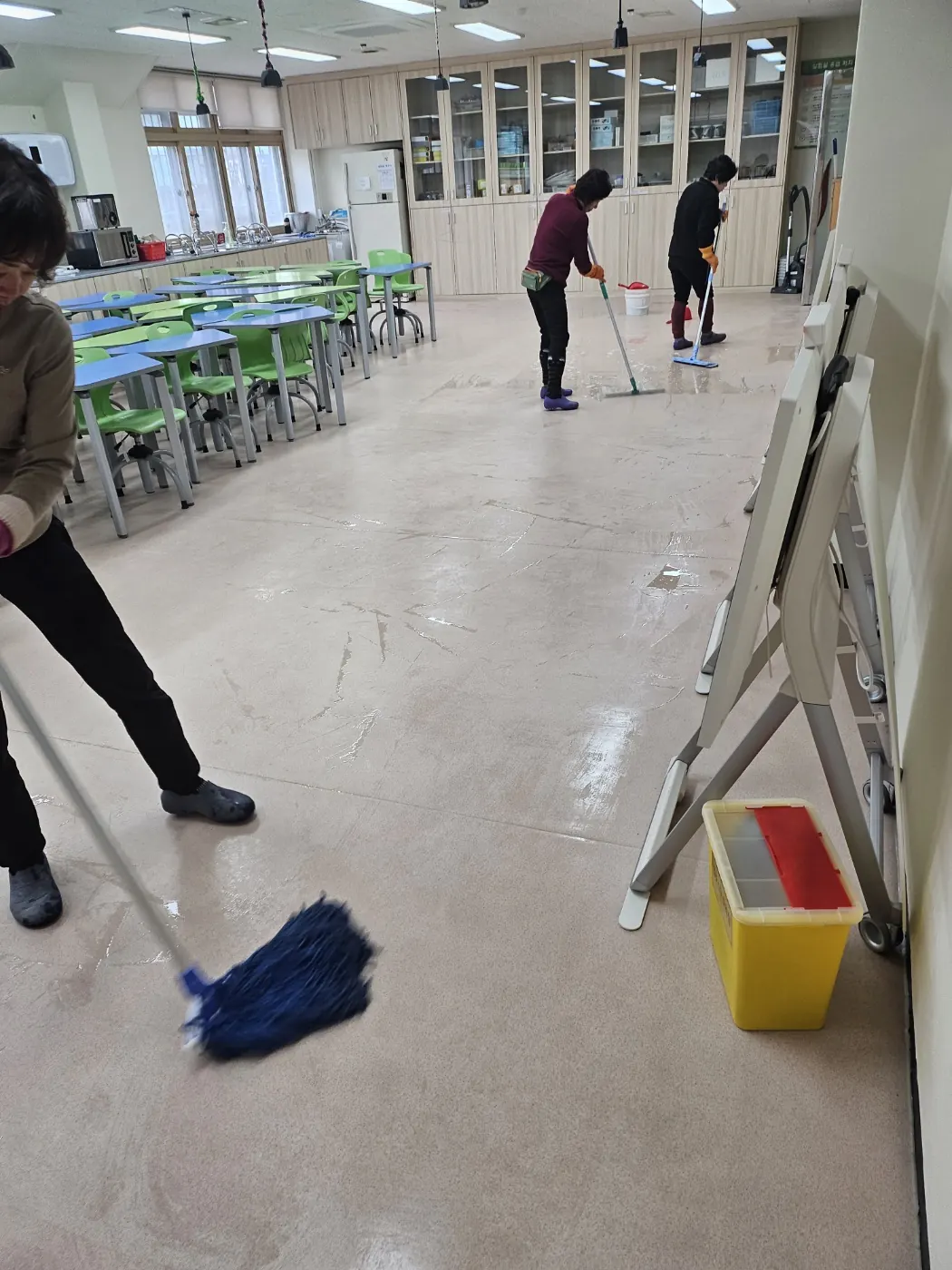 바닥 물걸레 마감 — 송파구 학교청소 현장