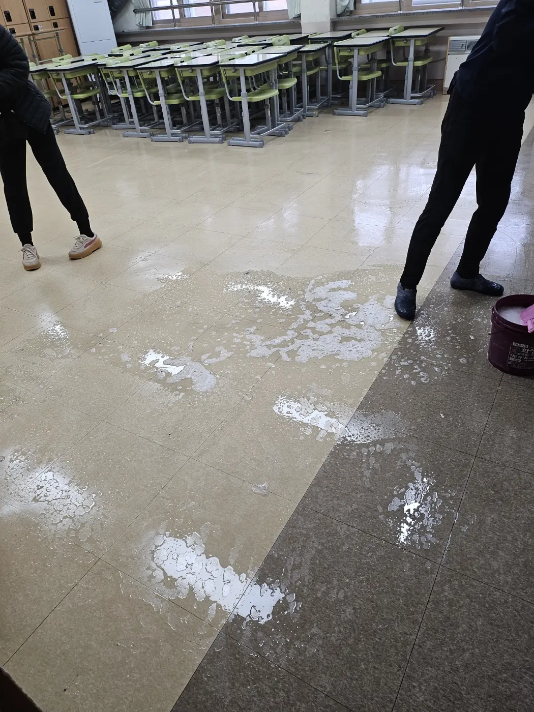 바닥 물걸레 마감 — 영등포구 학교청소 현장
