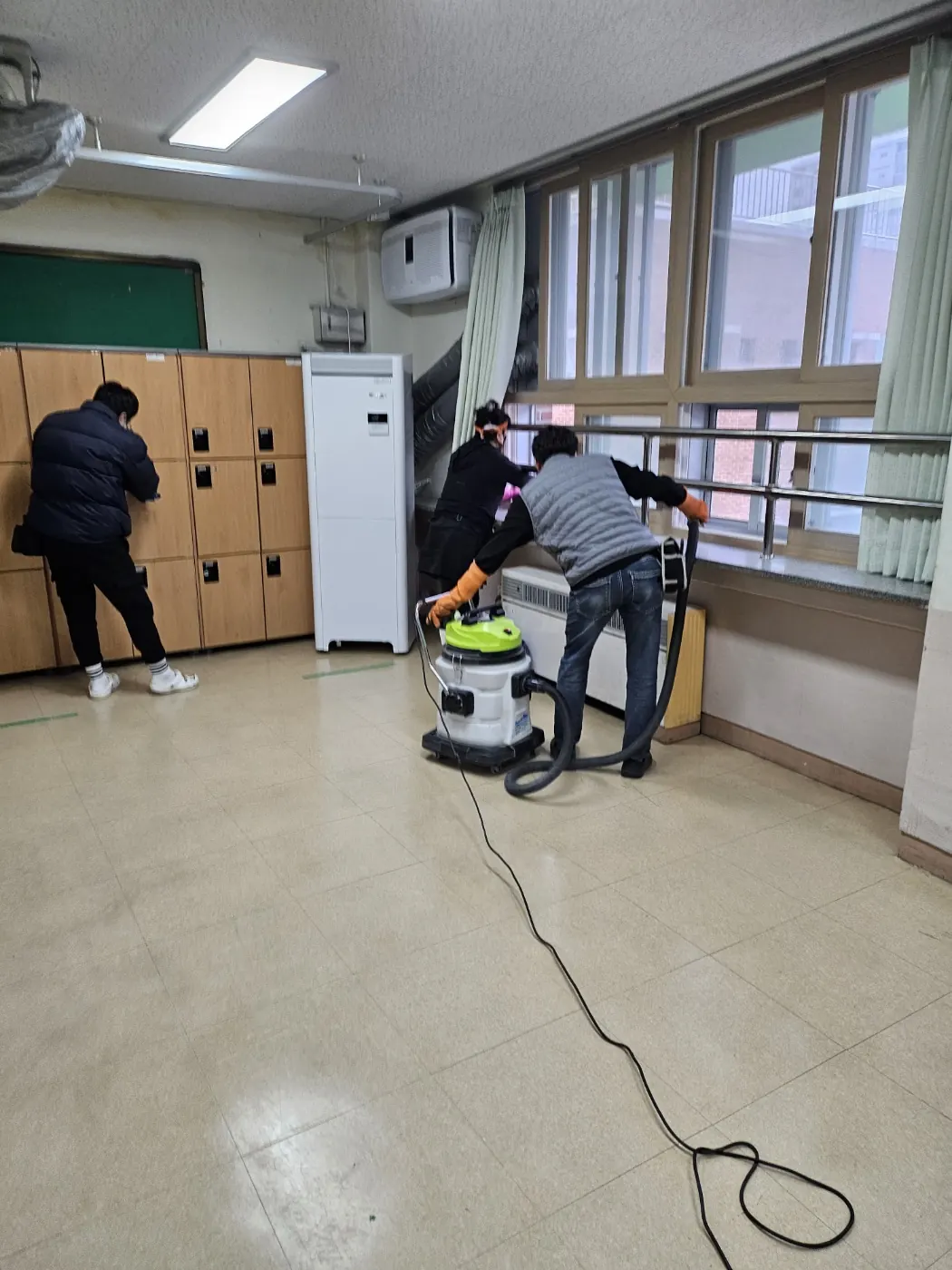 바닥 물걸레 마감 — 은평구 학교청소 현장