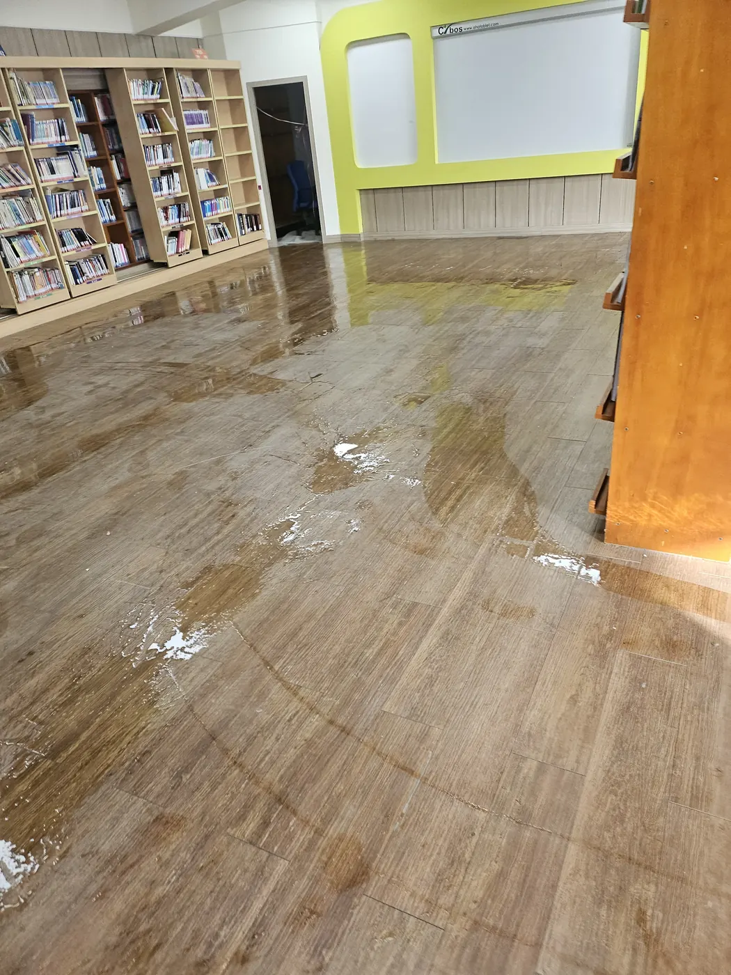 바닥 물걸레 마감 — 구로구 학교청소 현장